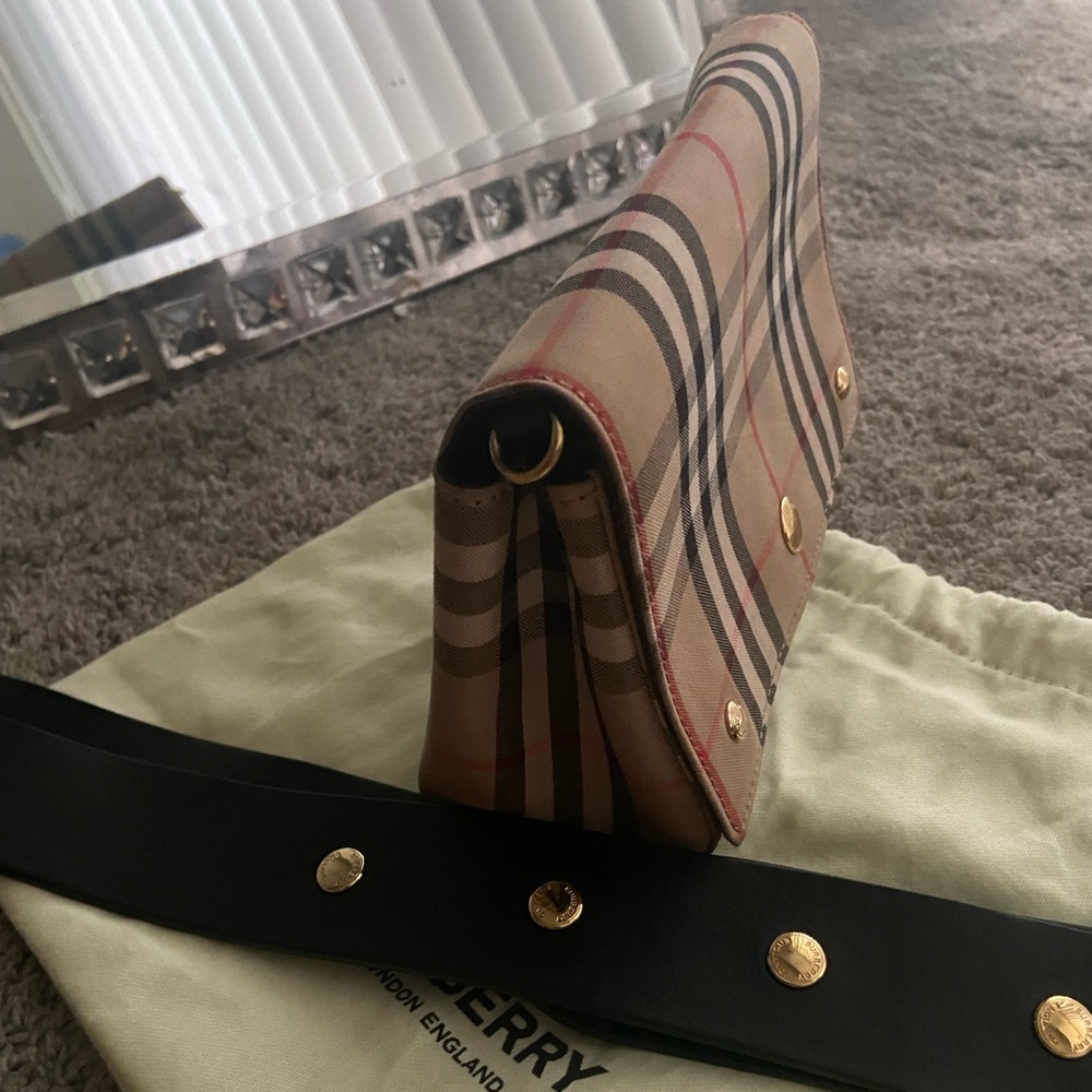 Womens crossbody Burberry bag comes with original packaging - Picture 5 of 8